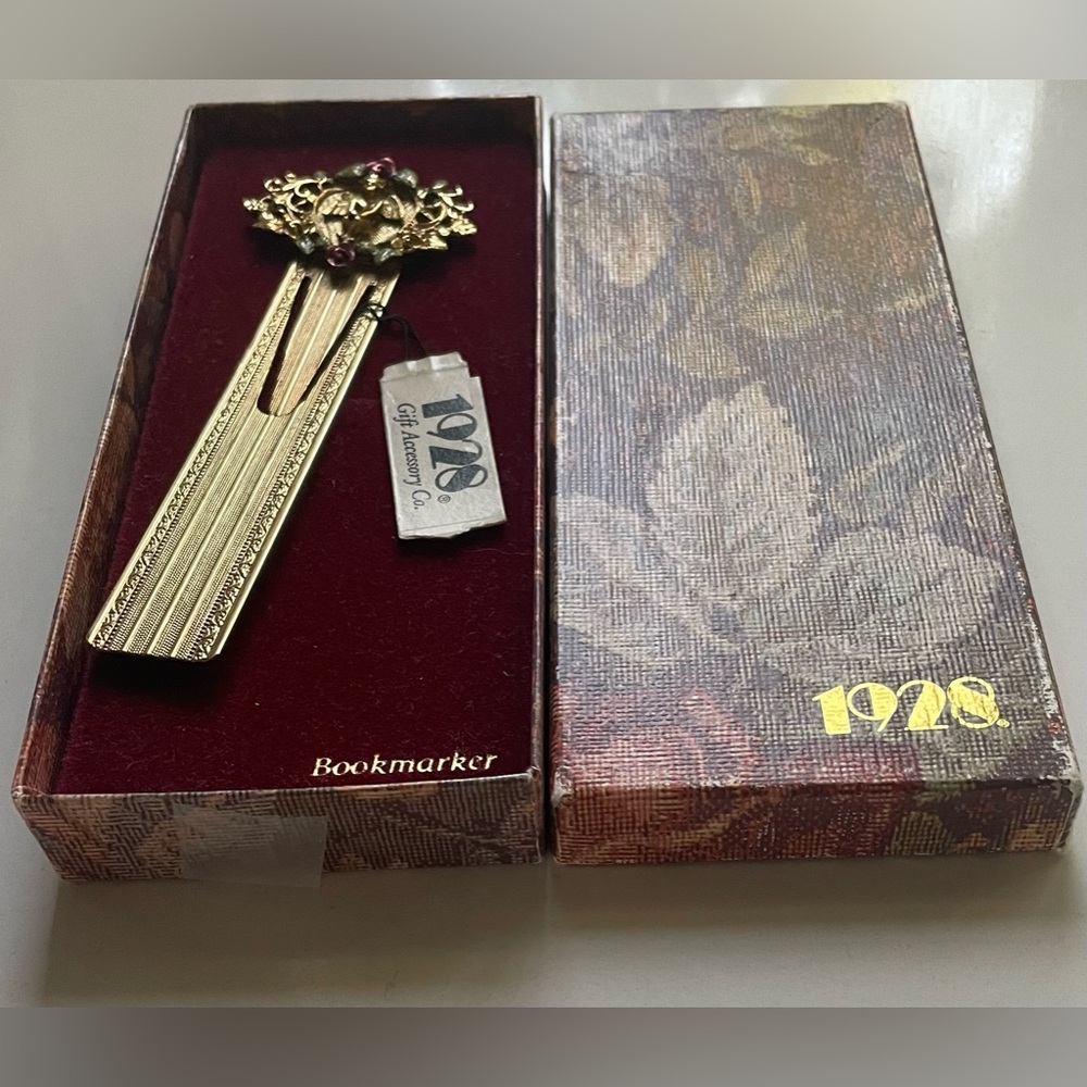 NEW Gold Tone Book Marker